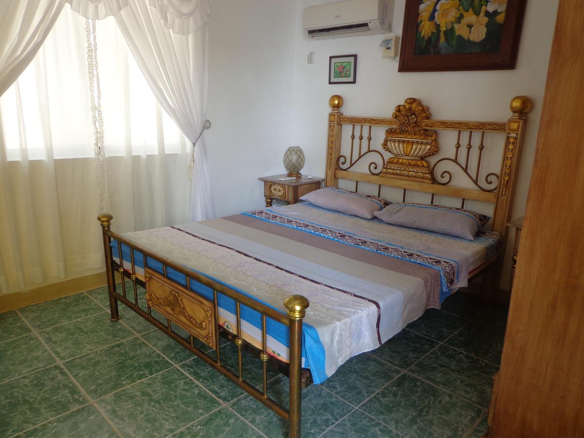 White Castle Hotel And Resort Balibago Exterior foto