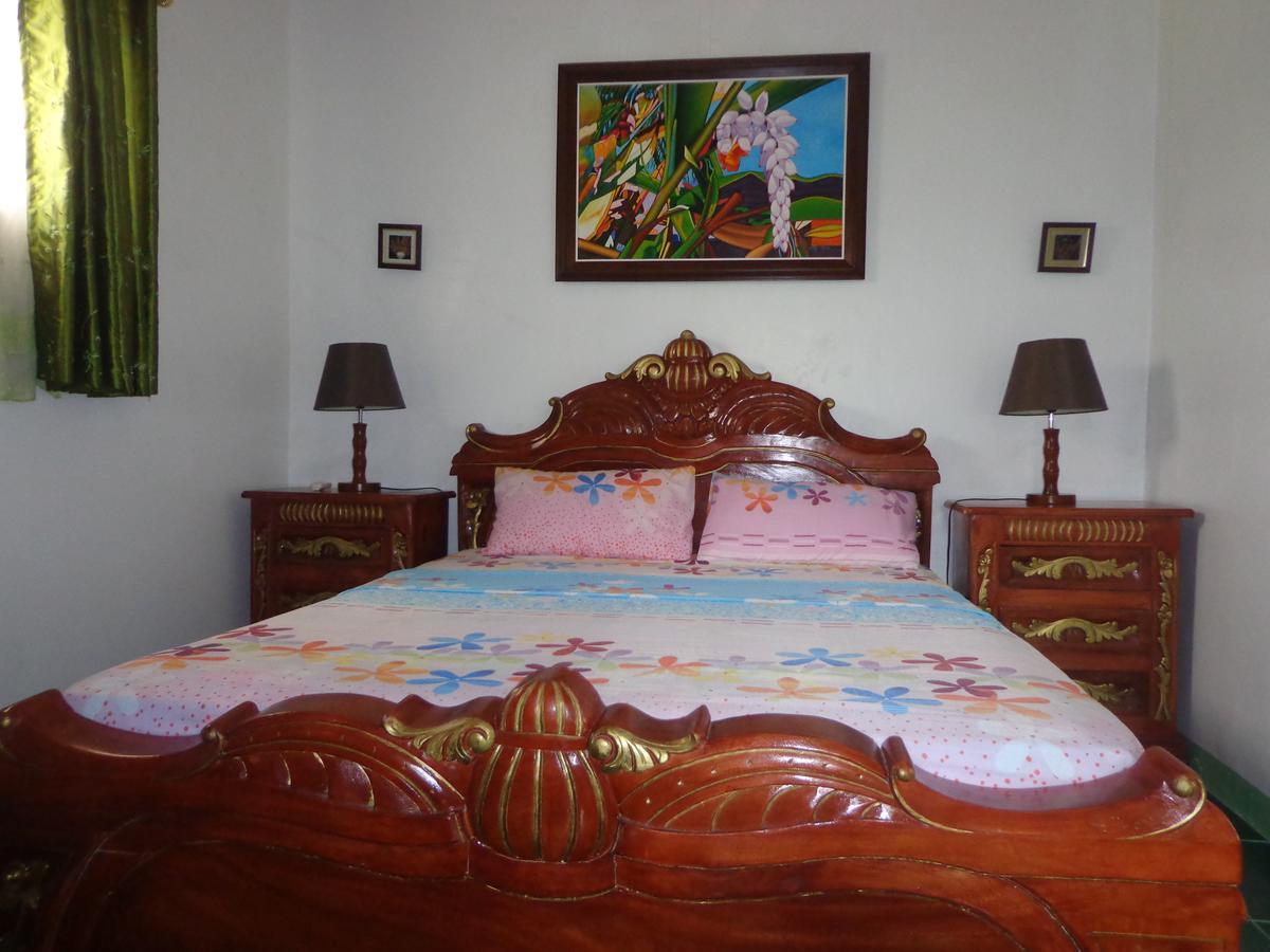 White Castle Hotel And Resort Balibago Exterior foto