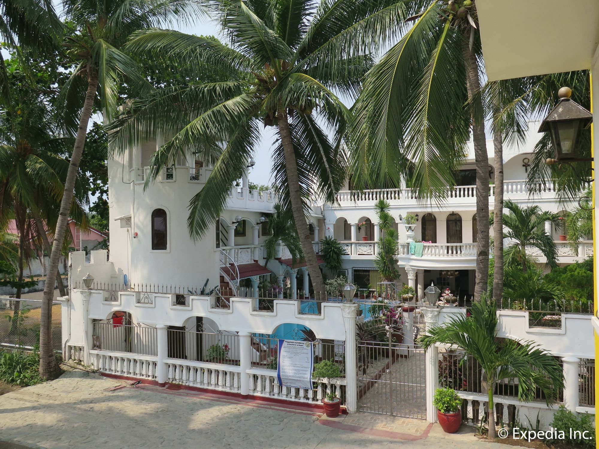 White Castle Hotel And Resort Balibago Exterior foto